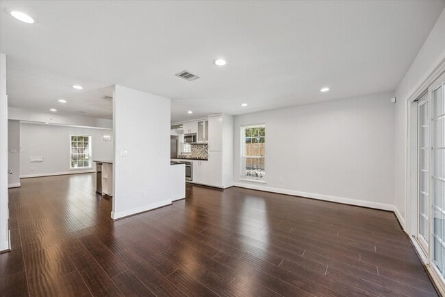 Photo - 671 N Post Oak Ln Unit 671