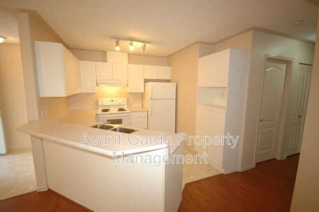 Photo - 4405-4437 37 St Unit #4