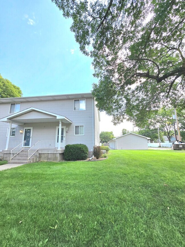 Photo - Nice spacious 2 story condo