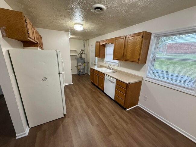 Photo - 1504 Thames Dr