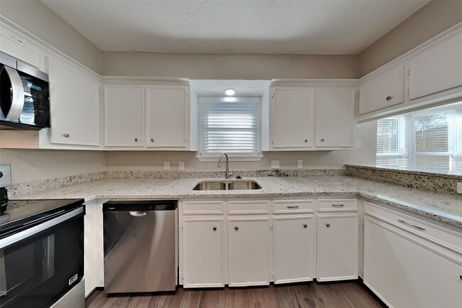 Photo - 6807 River Ml Dr