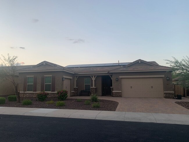 Building Photo - Gorgeous 5 Bed 3.5 Bath 3 Car garage home with private pool + SOLAR in gated community in Peoria
