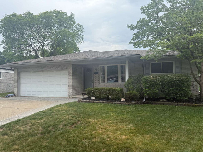 "3-Bed Home in Sterling Heights: Granite K... - "3-Bed Home in Sterling Heights: Granite K...