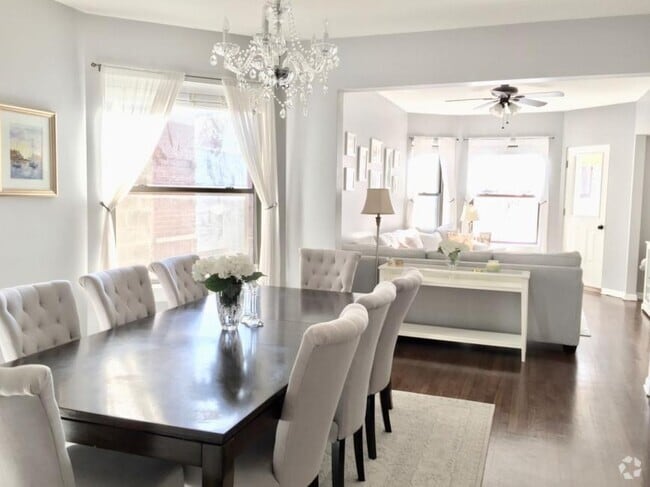 Building Photo - 2 bedroom in Chicago IL 60657 Unit 2 Rental