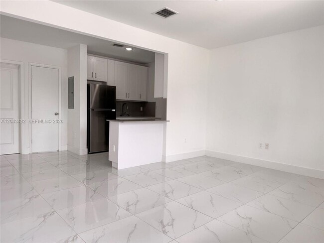Photo - 450 Beacom Blvd