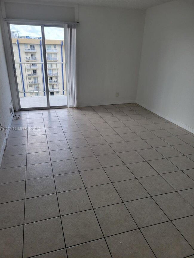 Photo - 4550 NW 9th St Unidad 917E