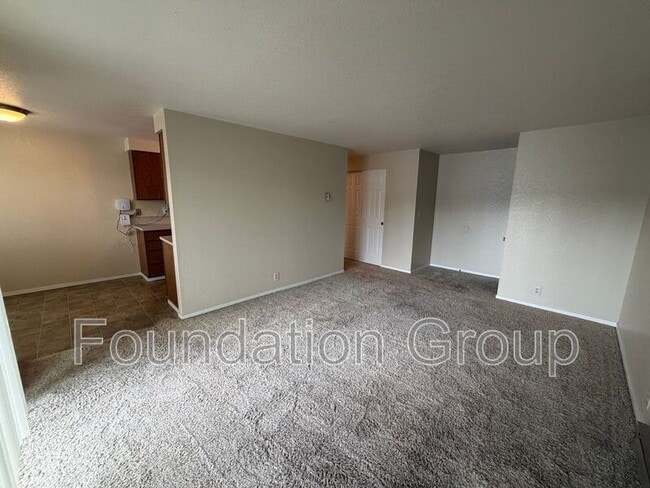 Photo - 938 N 100th St