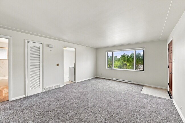 Photo - $1,495.95 - 2 Bed, 1 Bath Newly Renovated Duplex Unit! Unidad 797 Emporia Street