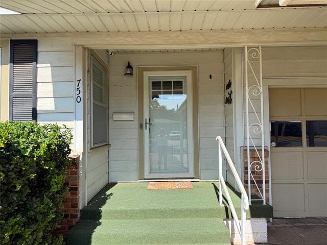 Photo - 750 Briarwood St