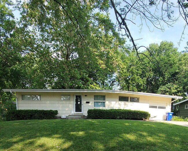 Front house - 9012 Hemlock Dr House