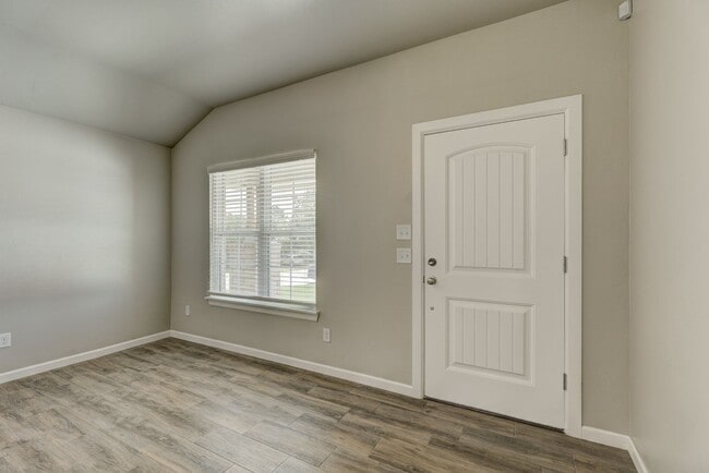 Photo - 721 League Cir