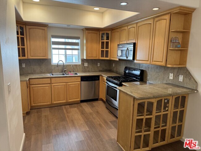 Building Photo - 2315 Mira Vista Ave Unit 104 Rental