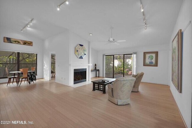 Photo - 2437 Burgundy Ct