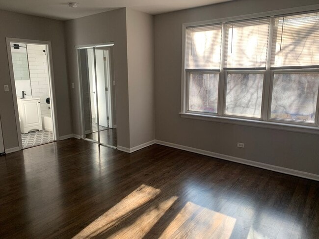 Photo - 910 W Dakin St Unit 301