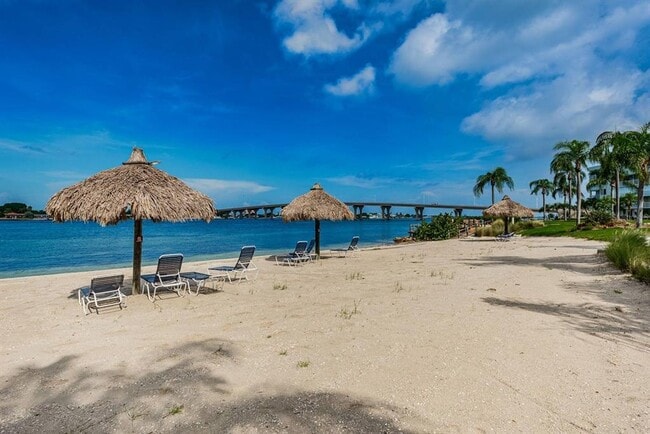 Building Photo - 6001 Bahia Del Mar Cir N Unit 527