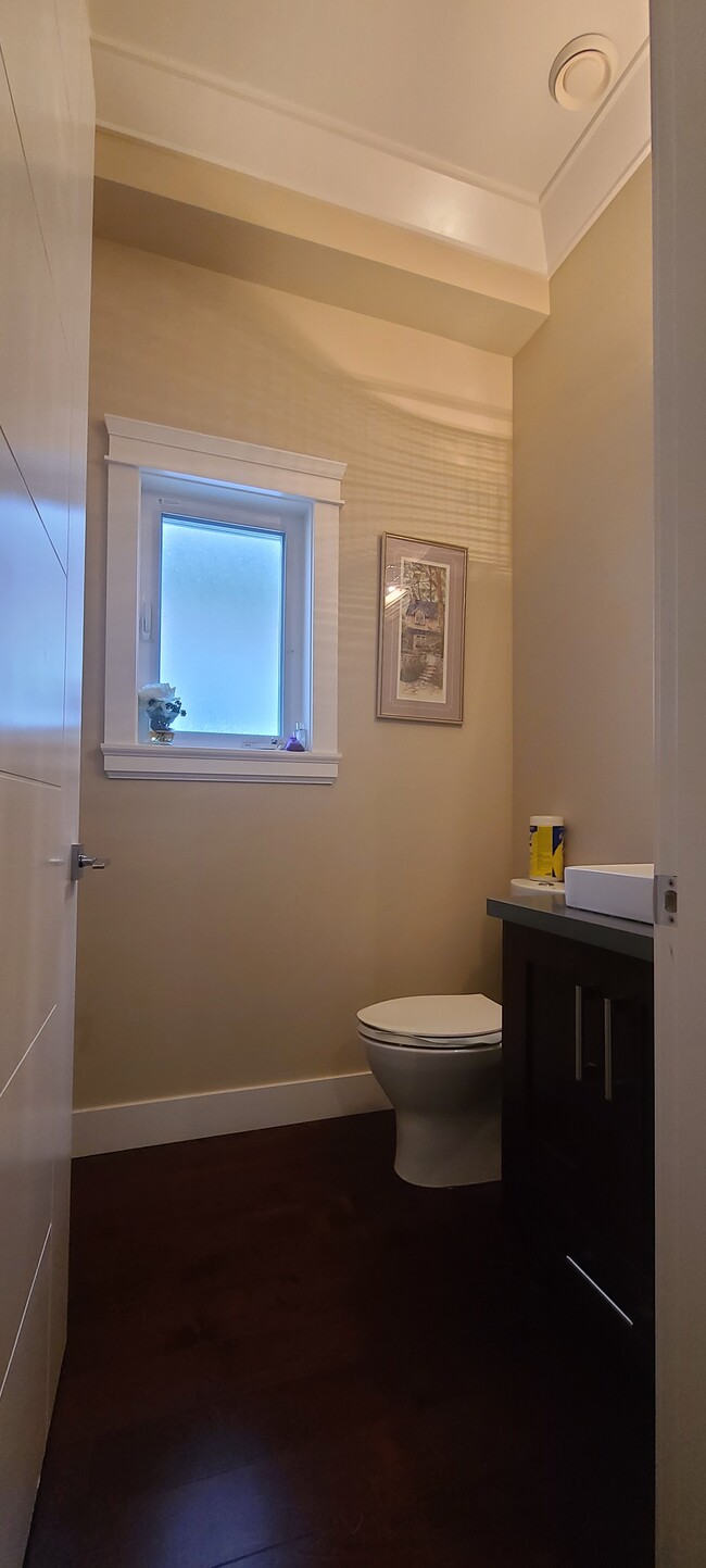 Photo - 17136 3A Av