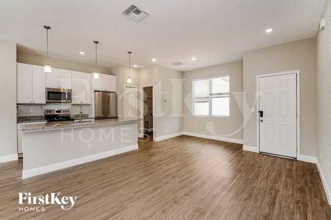 Photo - 612 Reading St SE