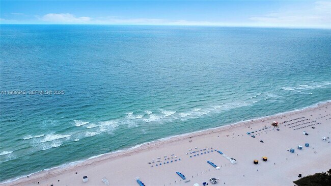 Building Photo - 1621 Collins Ave Unit 710