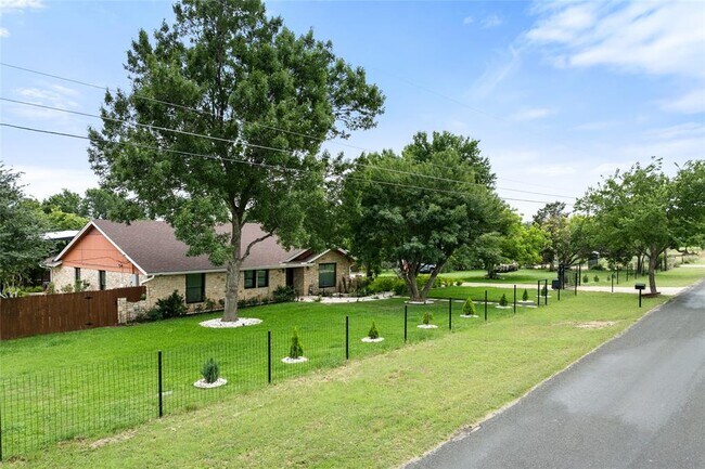 Photo - 301 Oak Ridge Rd