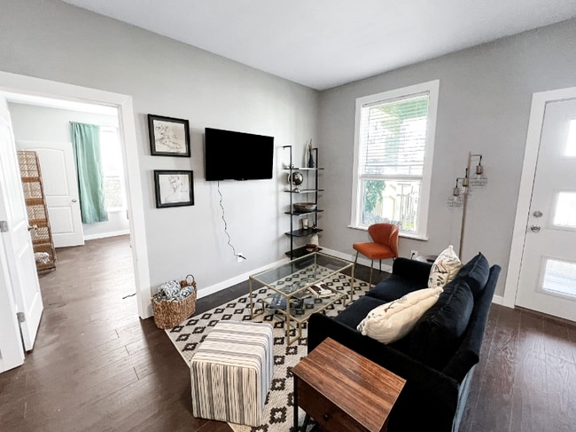 Photo - 638 W Elmira St Unit 2