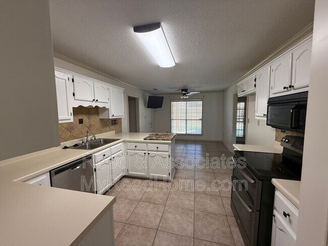 3066 Shadow Green Ln