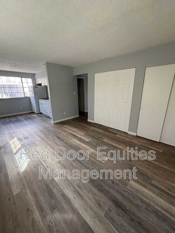 Photo - 117 W Walnut St