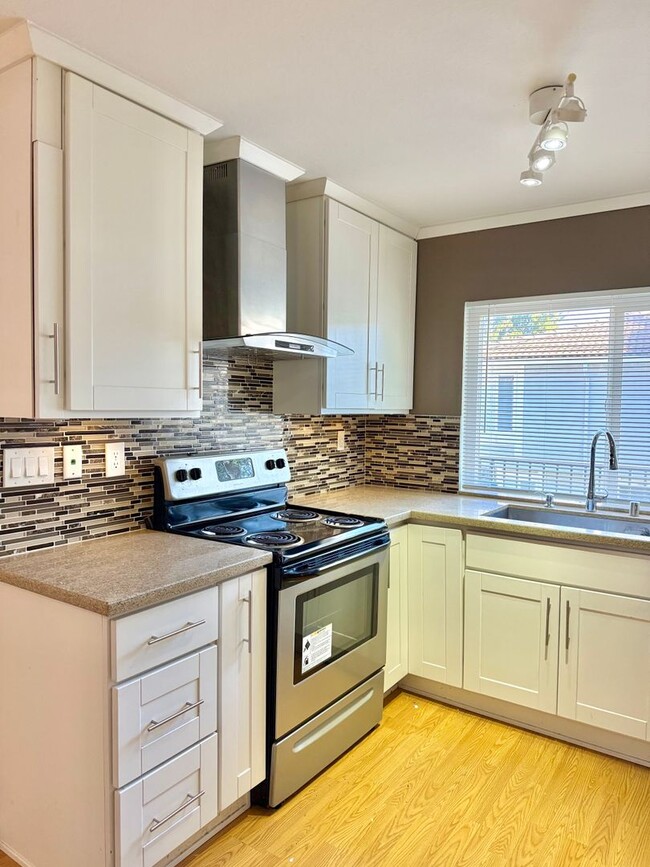 Photo - $2,350 / 1 BEDROOM CONDO - PRIME LOCATION!