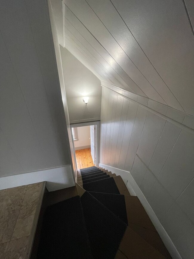 Building Photo - 71 Green St Unit 3 Rental
