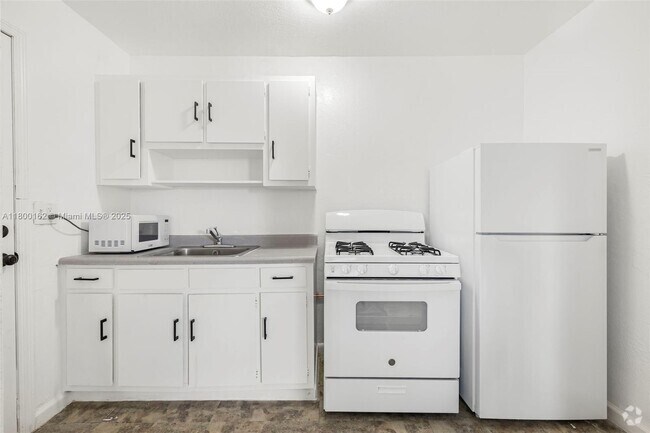 Building Photo - 126 SW 18th Ave Unit 5 Rental