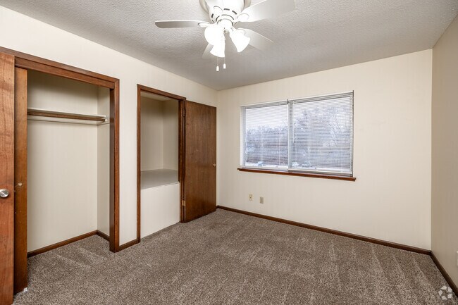 2BR, 1BA - 1,000 SF - Second Bedroom