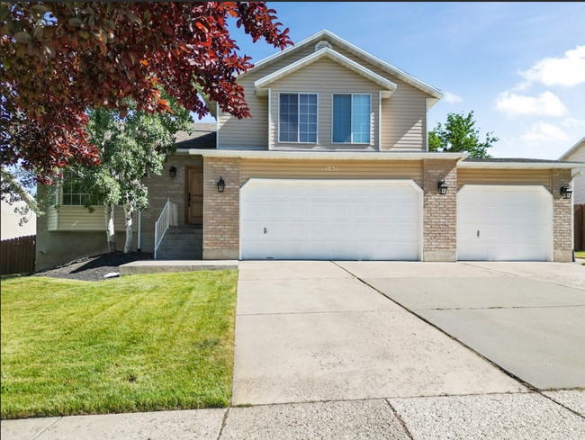Modern 5 Bedroom Home with 3Car Garage in ... - Modern 5 Bedroom Home with 3Car Garage in ...