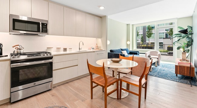 Photo - 438 E 14th St