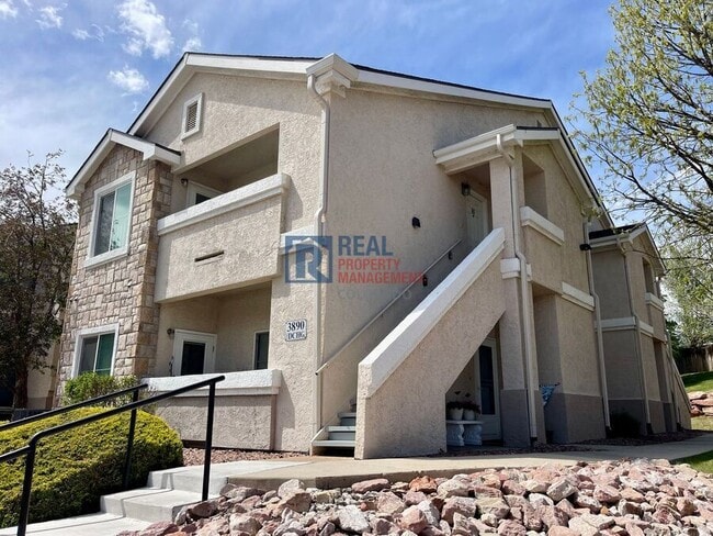 Building Photo - 3890 Strawberry Field Grove Unit H Rental
