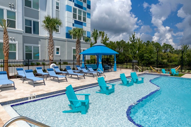 Apartamentos de lujo Ciel | Jacksonville, FL | Piscina y spa estilo resort