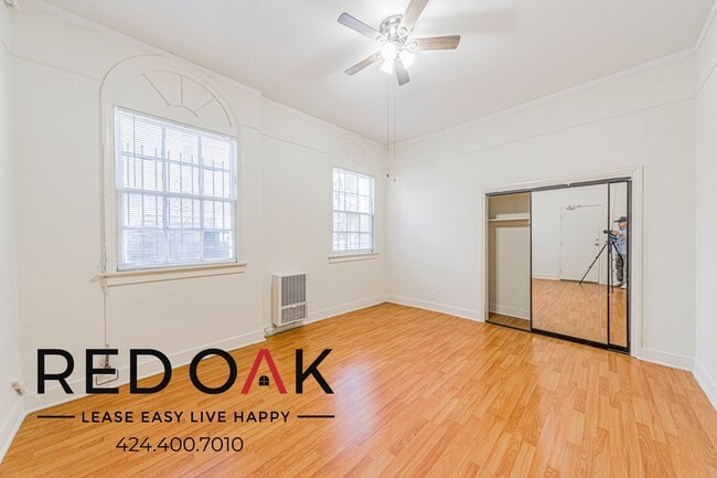 Building Photo - 450 S Kenmore Ave Unit 102