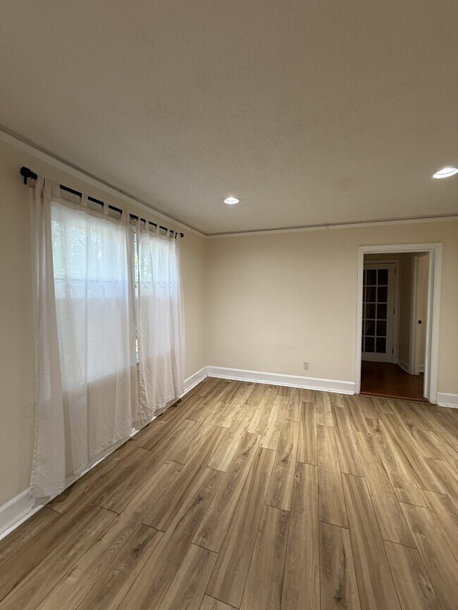 Photo - 1206 E 52nd St