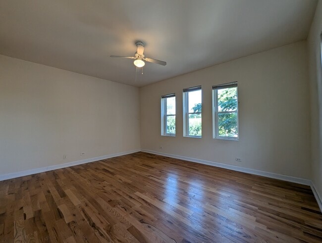 Photo - 2347 N Drake Ave Unidad 2