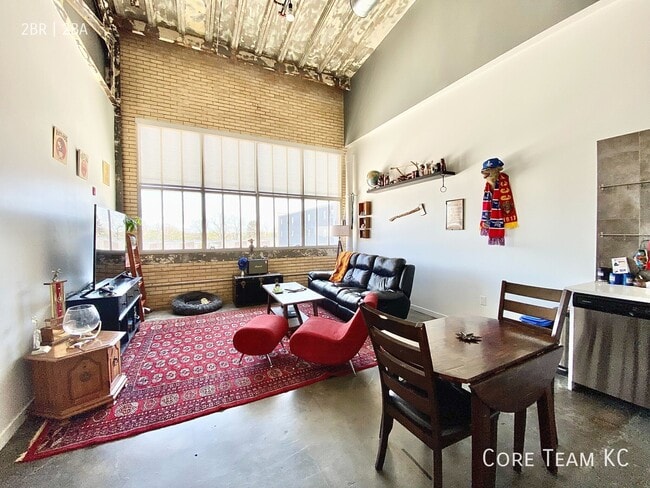 1180 E 30th St Unit 207