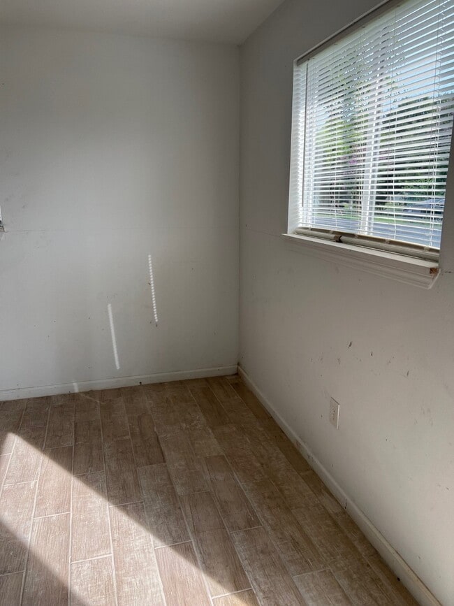 Photo - 4242 10th Ave