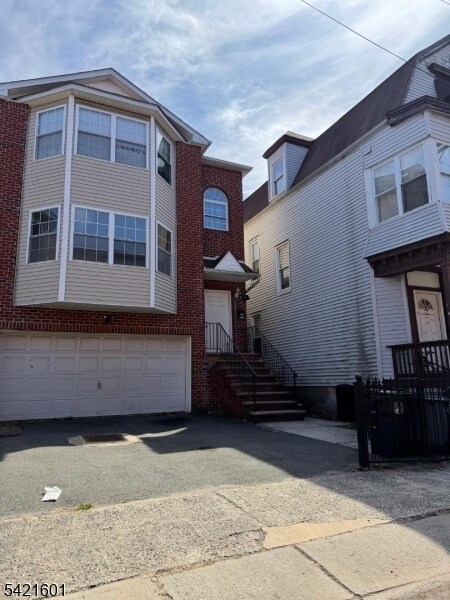 Building Photo - 41 3rd St