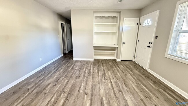 Photo - 2432 Yorkshire Dr SW