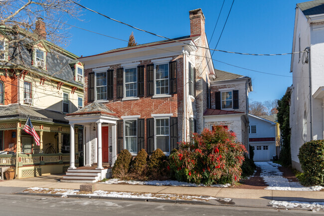 Building Photo - 118 N Union St Unit 2 Rental