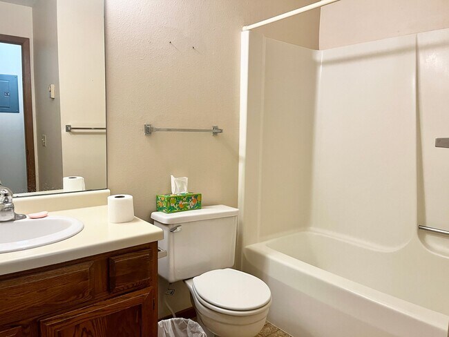 Photo - 1613 Redwood Dr