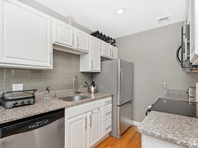 Building Photo - 15 Medford St Unit 1 Rental