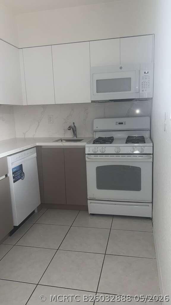 Photo - 2080 NE 167th St Unit 37