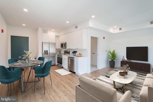 Building Photo - 2101 Washington Ave Unit 354