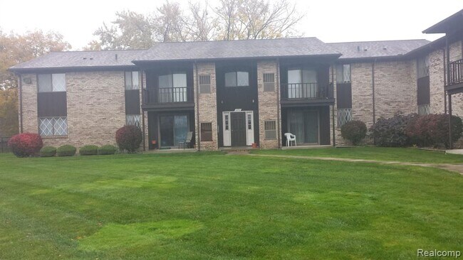 Photo - 270 E Thirteen Mile Rd Unit 44