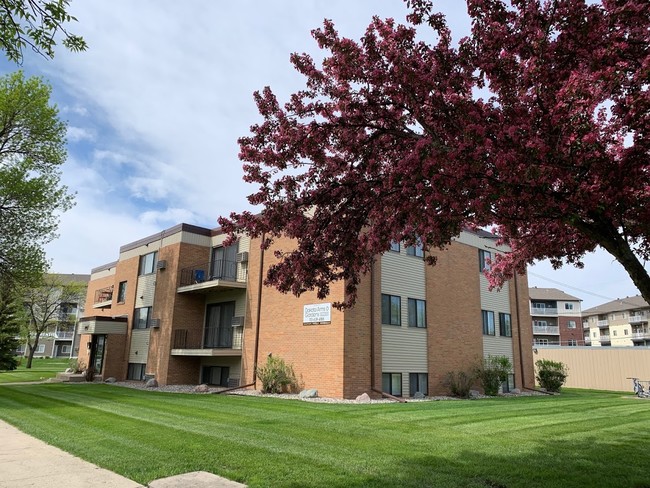 Dakota Arms & Gardens - Dakota Arms & Gardens Apartments