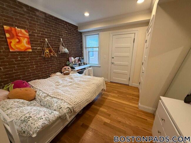 1616 Beacon St Unit 2