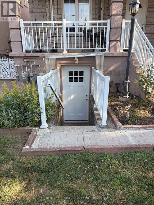 Photo - 34 Peterborough Ave